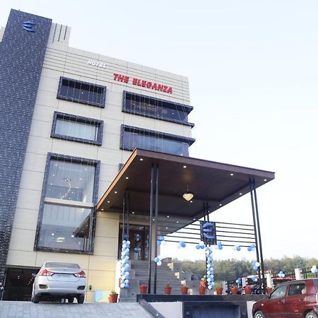 The Eleganza Hotel Jhājra Buitenkant foto
