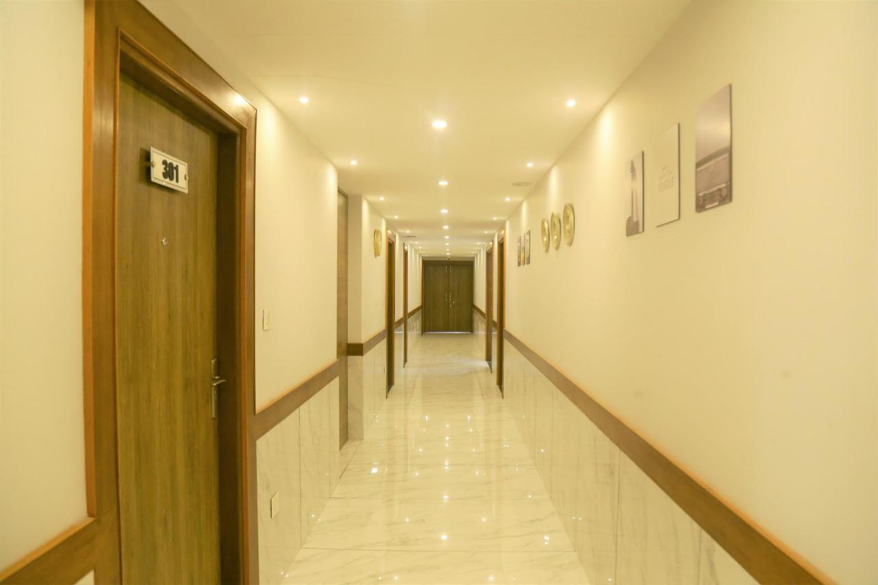 The Eleganza Hotel Jhājra Buitenkant foto