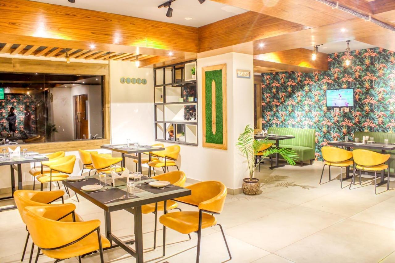 The Eleganza Hotel Jhājra Buitenkant foto