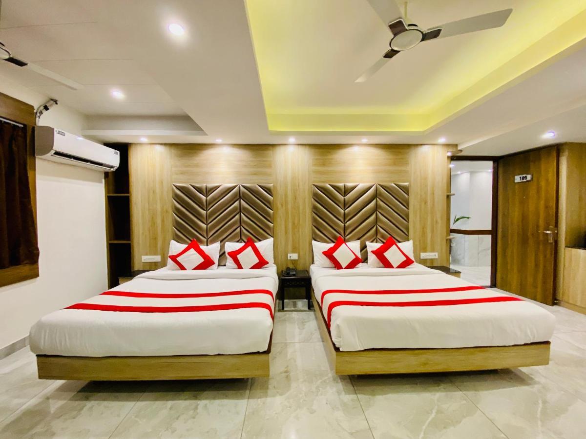 The Eleganza Hotel Jhājra Buitenkant foto
