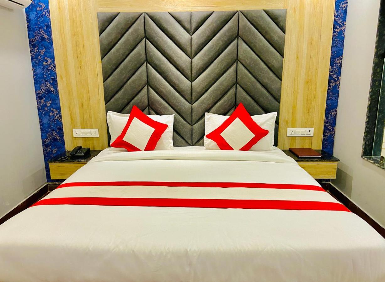 The Eleganza Hotel Jhājra Buitenkant foto