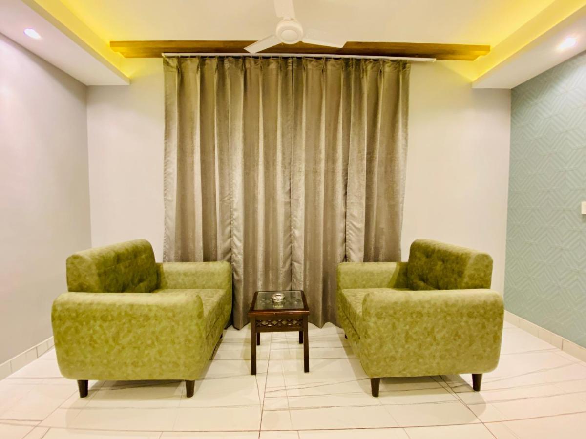The Eleganza Hotel Jhājra Buitenkant foto