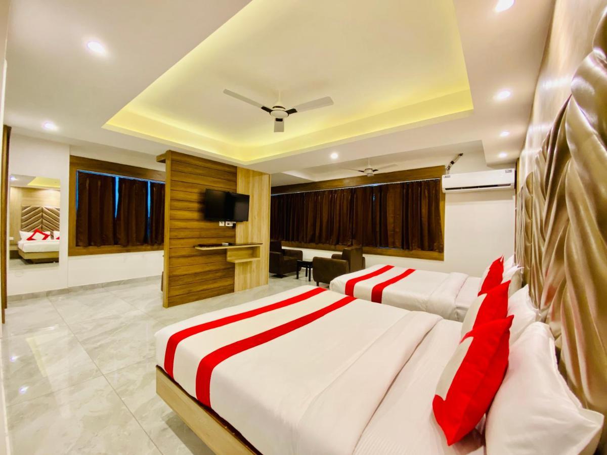 The Eleganza Hotel Jhājra Buitenkant foto