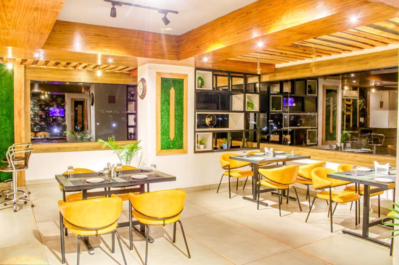 The Eleganza Hotel Jhājra Buitenkant foto