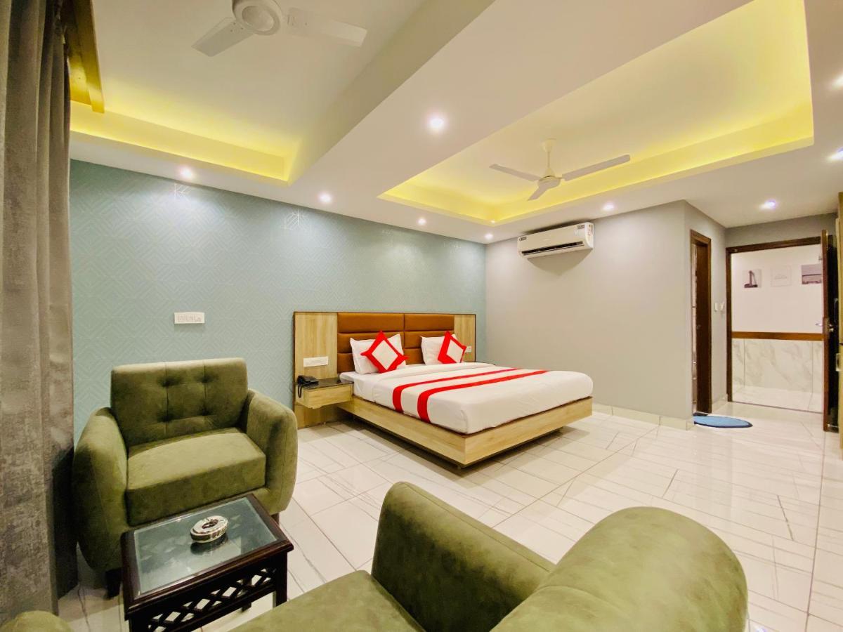 The Eleganza Hotel Jhājra Buitenkant foto