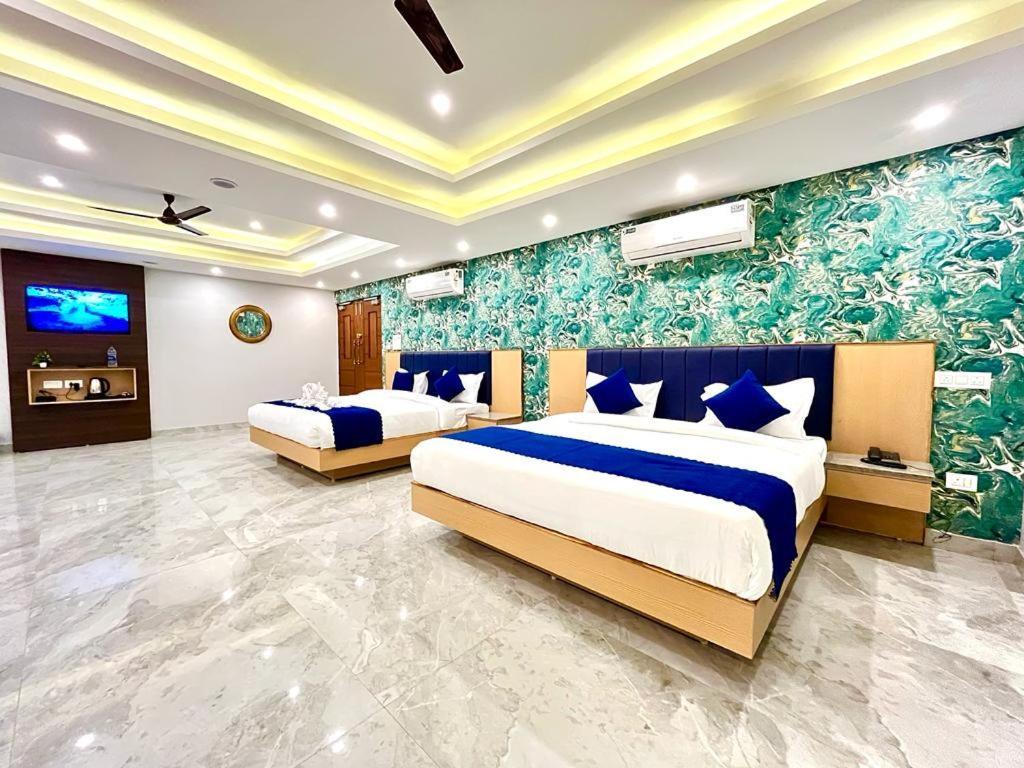 The Eleganza Hotel Jhājra Buitenkant foto
