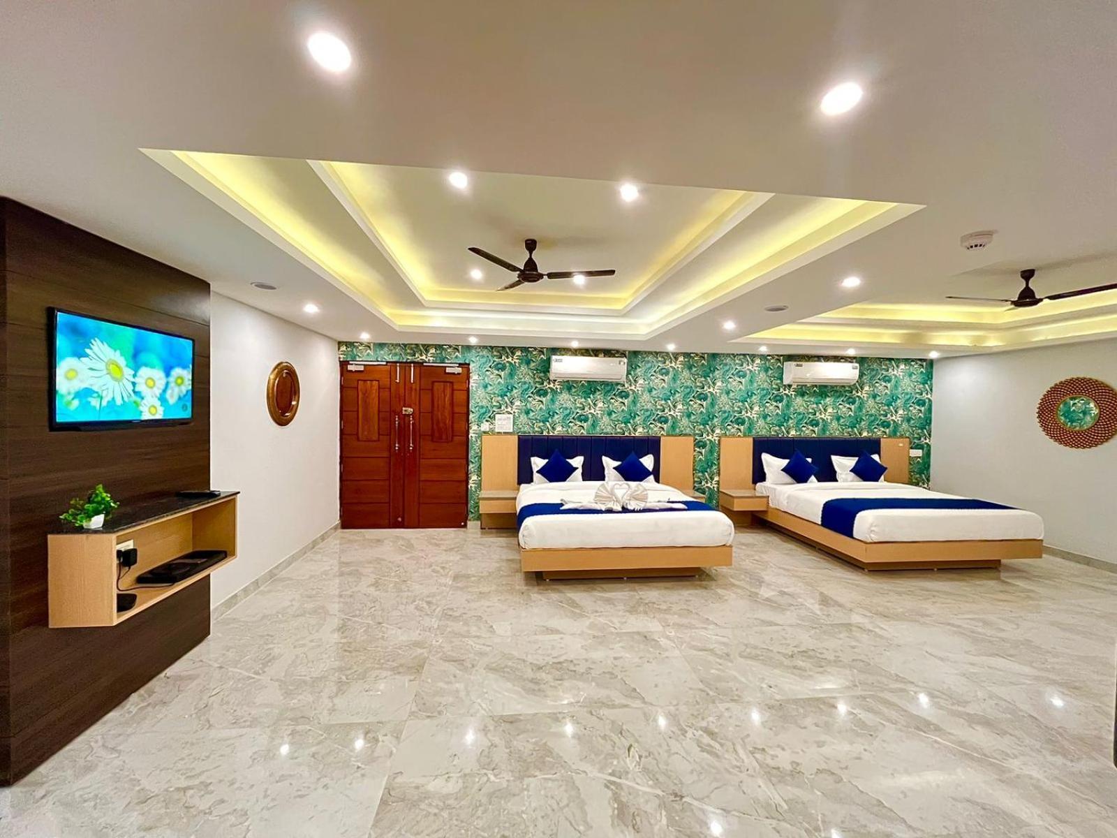 The Eleganza Hotel Jhājra Buitenkant foto